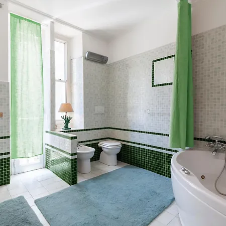 Spanish Steps Historic Apartment